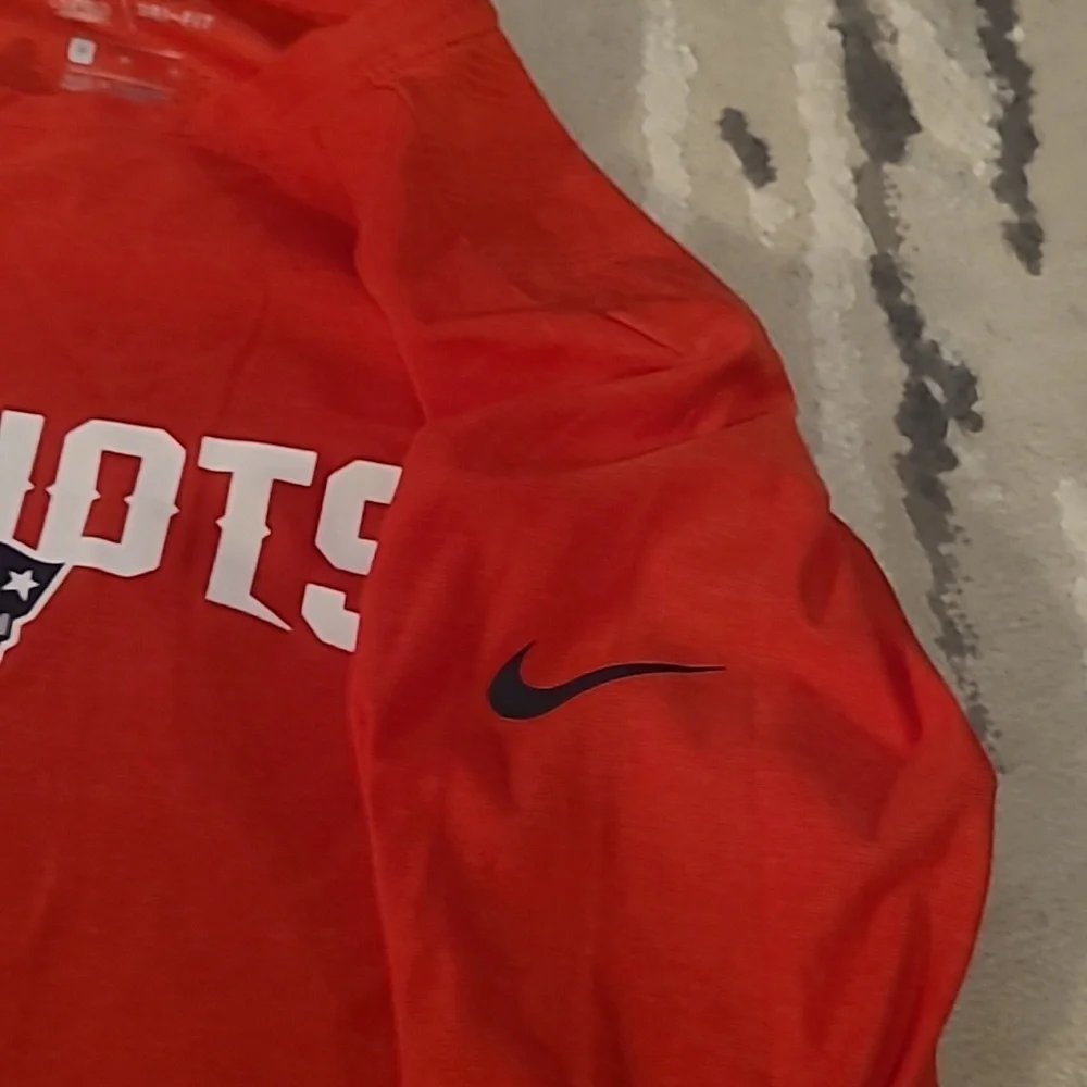 Nike NFL New England Patriots Sideline long sleeve, size med. UNISEX